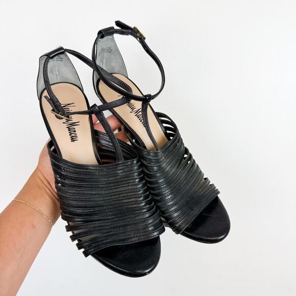 Neiman Marcus Leather T-Strap Sandals Heel Black Open Toe - Size 7.5 - Picture 2 of 10
